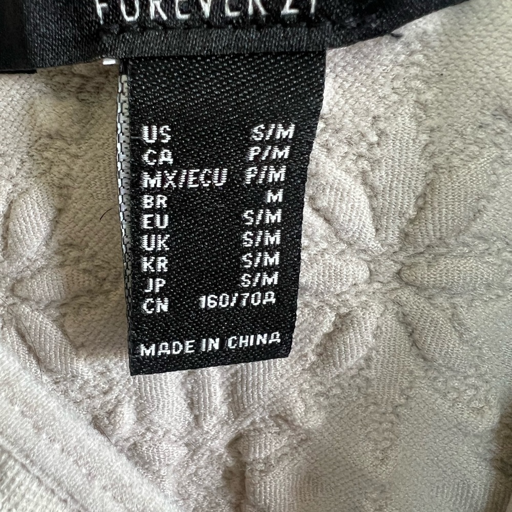 🌸 Forever 21 Floral Embroidered Crop Top in Seashell | Size S/M - Picture 6 of 6